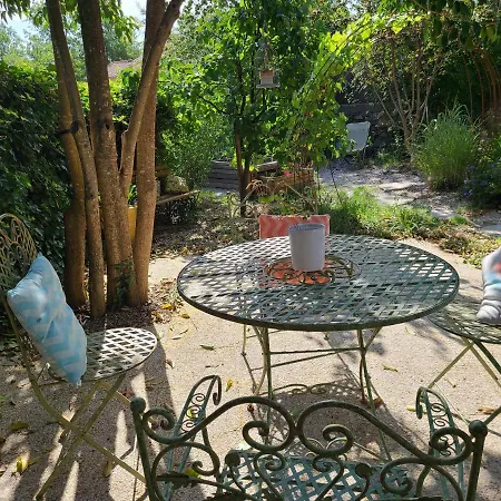 Chez Nous Dans Notre Petit Jardin Kwatera prywatna